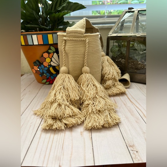 Beige Cream Handwoven Tassel Bucket Bag - Mochila Crossbody Bag - Trendy Bag - Picture 10 of 10
